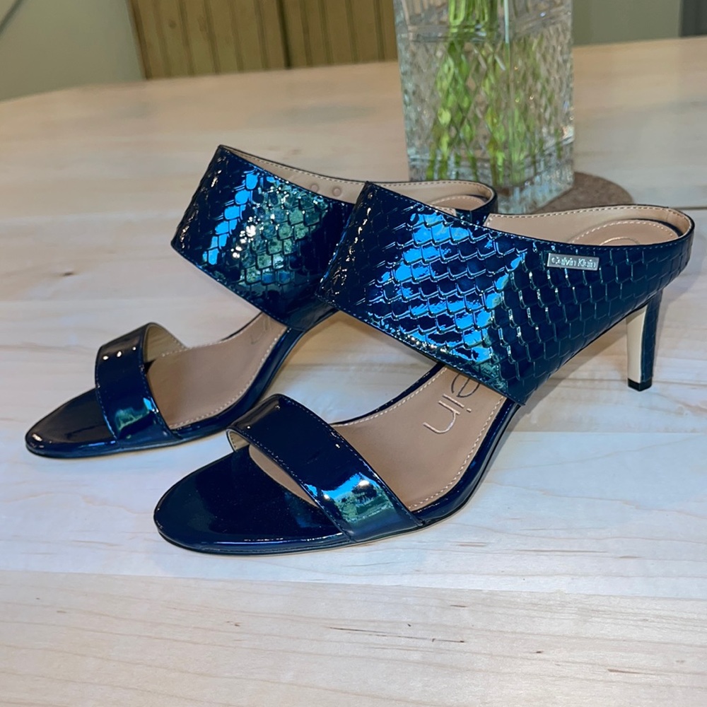 Brand new navy Calvin klein heels. Never been worn size 8